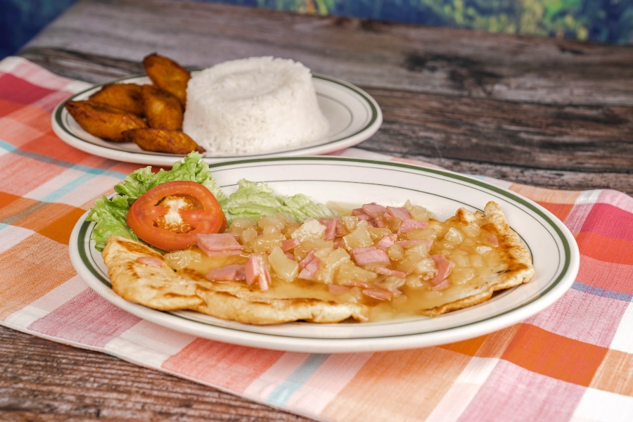 LOMO A LA PLANCHA EN SALSA HAWAIANA